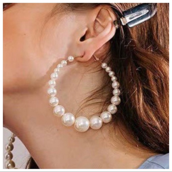 ShopEvelynne Jewelry - Chic Fabulous Pearl Hoop earrings